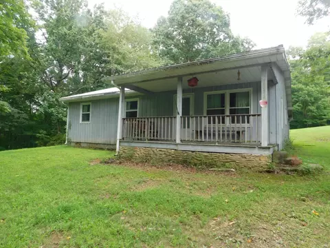 6872 E Hurst Rd, Pekin, IN 47165