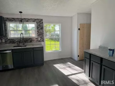 513 S 6th St, Mitchell, IN 47446 photo 3