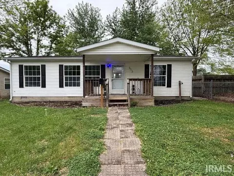 513 S 6th St, Mitchell, IN 47446