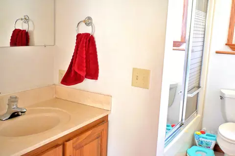 Bath - 912 E 420 N, Jasper, IN 47546 photo 2 of 3