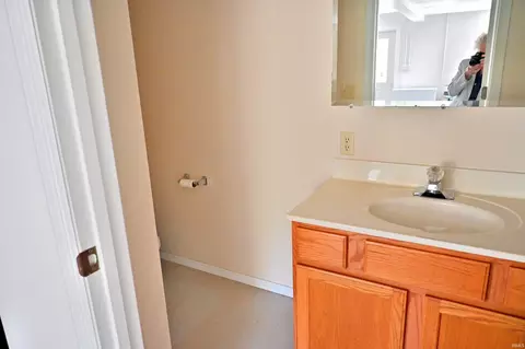 Bath - 912 E 420 N, Jasper, IN 47546 photo 3 of 3