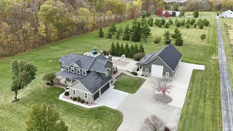 18621 Amstutz Rd, Auburn, IN 46706