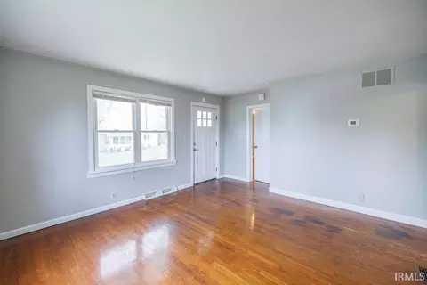 Living - 1176 W Popcorn Rd, Bloomington, IN 47403 photo 2 of 3