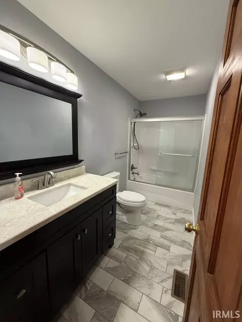 Bath - 590 Yockey Rd, Mitchell, IN 47446 photo 1 of 3