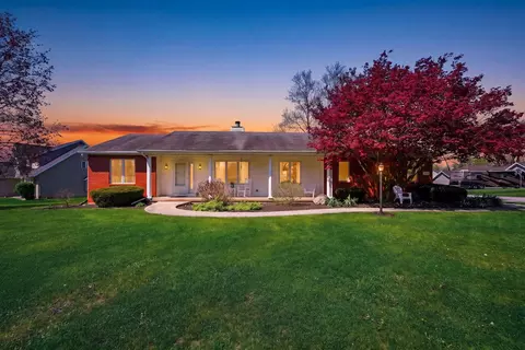 613 E Nokomis Dr, Syracuse, IN 46567