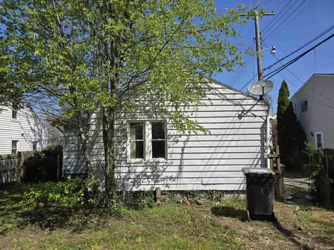 Exterior - 830 Eckman St, South Bend, IN 46614 photo 3 of 5