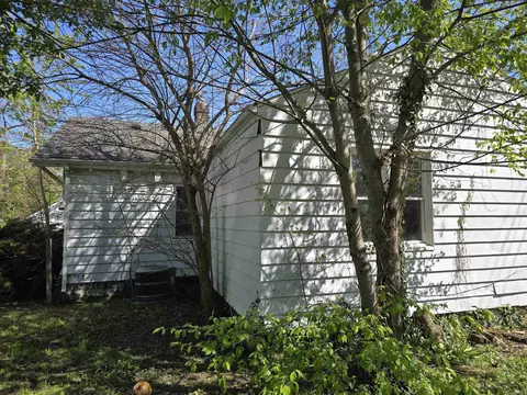 Exterior - 830 Eckman St, South Bend, IN 46614 photo 4 of 5
