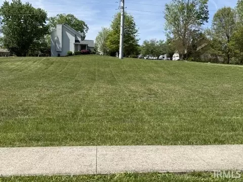 1001 W Estate Dr #123, Bloomington, IN 47403