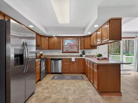 Kitchen - 4693 E Sunset Dr, Syracuse, IN 46567 photo 2 of 2