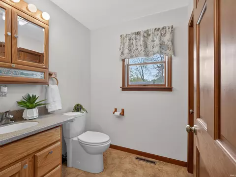 Bath - 4693 E Sunset Dr, Syracuse, IN 46567 photo 6 of 6