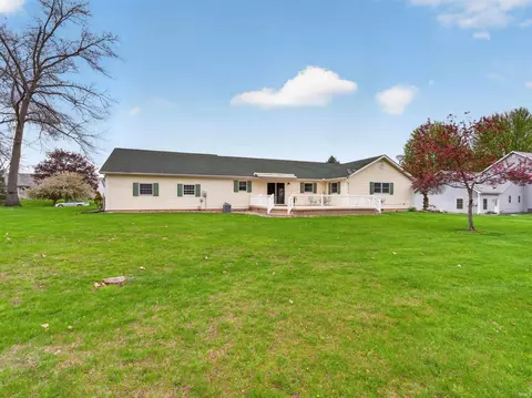 Exterior - 4693 E Sunset Dr, Syracuse, IN 46567 photo 2 of 7
