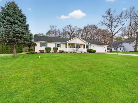 4693 E Sunset Dr, Syracuse, IN 46567