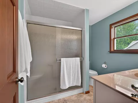 Bath - 4693 E Sunset Dr, Syracuse, IN 46567 photo 1 of 6