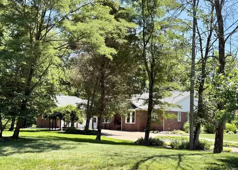 1166 Twin Lakes Ct, Boonville, IN 47601