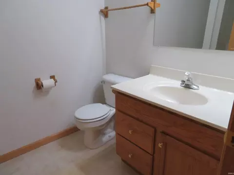 Bath - 19341 Yoder Dr, Goshen, IN 46528 photo 5 of 6