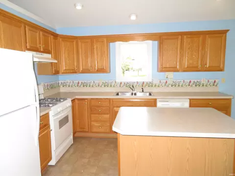 Kitchen - 19341 Yoder Dr, Goshen, IN 46528 photo 2 of 4