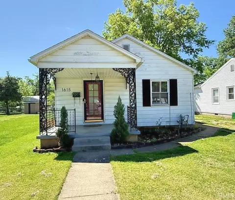 1615 Ravenswood Dr, Evansville, IN 47714