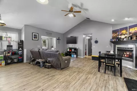 Entry Way - 202 Heritage Dr, Delphi, IN 46923 photo 4 of 6