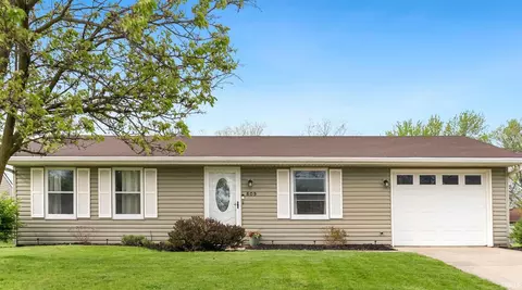 809 Aurora Knoll Ln, Fort Wayne, IN 46825