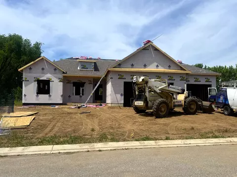23381 Harold Dr, South Bend, IN 46628