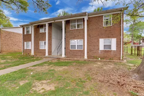 706 Village Ln, Newburgh, IN 47630