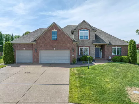 4298 Huntington Ridge Cir, Newburgh, IN 47630