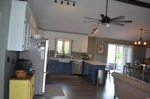 Kitchen - 4660 E Cardinal Dr, Syracuse, IN 46567 photo 1 of 2