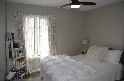 Bedroom - 4660 E Cardinal Dr, Syracuse, IN 46567 photo 2 of 4