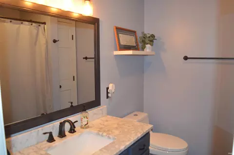 Bath - 4660 E Cardinal Dr, Syracuse, IN 46567 photo 2 of 3