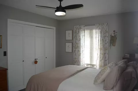Bedroom - 4660 E Cardinal Dr, Syracuse, IN 46567 photo 3 of 4