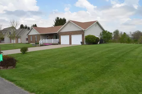 Exterior - 4660 E Cardinal Dr, Syracuse, IN 46567 photo 2 of 11