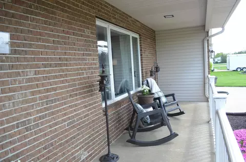 Exterior - 4660 E Cardinal Dr, Syracuse, IN 46567 photo 9 of 11