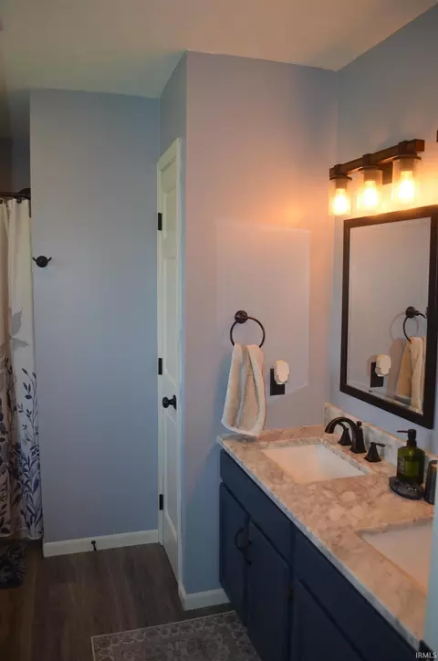 Bath - 4660 E Cardinal Dr, Syracuse, IN 46567 photo 1 of 3