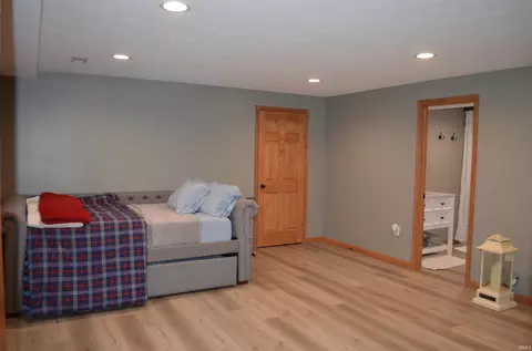 Bedroom - 4660 E Cardinal Dr, Syracuse, IN 46567 photo 4 of 4