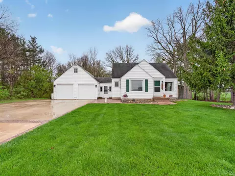 8715 Yellow River Rd, Fort Wayne, IN 46818