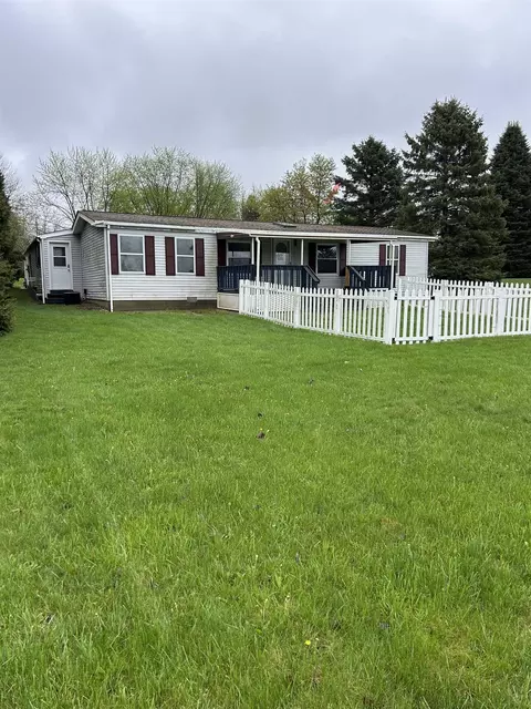 220 Ln 101 Long Beach Lk, Fremont, IN 46737