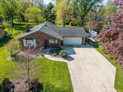 9521 Carriage Ln, Fort Wayne, IN 46804