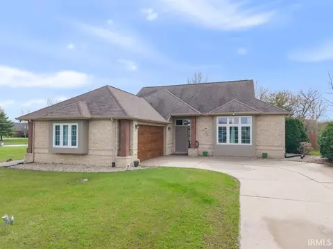 8123 W Ashford Ln, Muncie, IN 47304