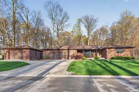 616 Walnut Dr, Albion, IN 46701