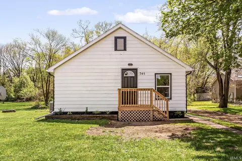745 E 18th St, Mishawaka, IN 46544