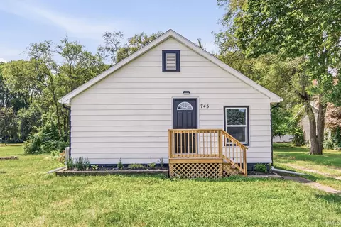 745 E 18th St, Mishawaka, IN 46544