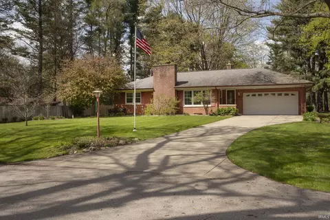 20215 Lark Dr, South Bend, IN 46637