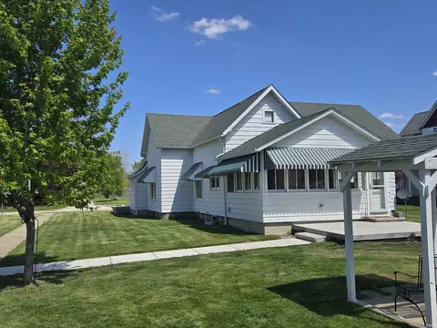 Exterior - 401 E 3rd St, Brookston, IN 47923 photo 1 of 6