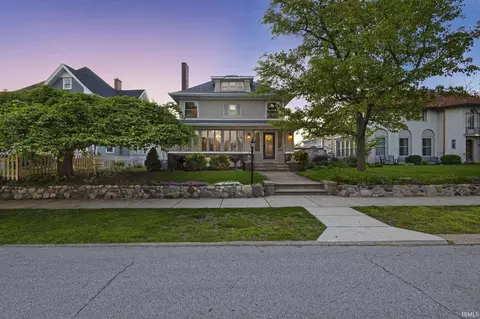 337 Edgewater Dr, Mishawaka, IN 46545