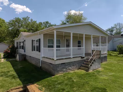 302 S Center St, Fort Branch, IN 47648