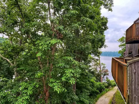 9369 S Pointe Lasalles Dr, Bloomington, IN 47401