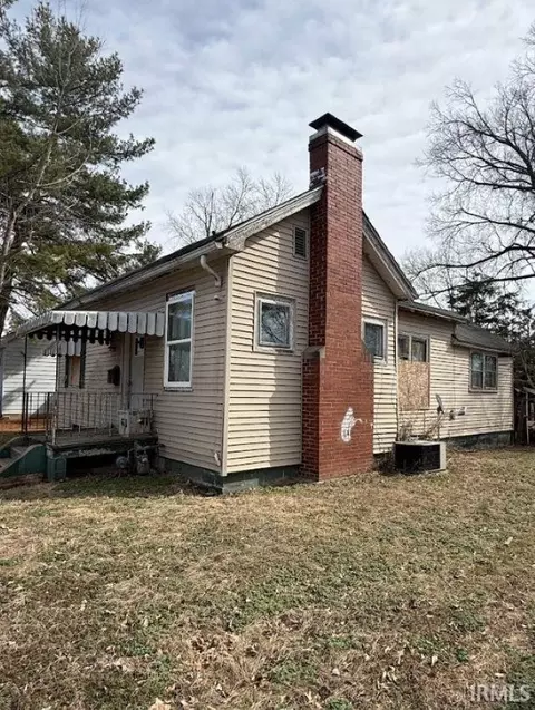 817 N 11th St, Vincennes, IN 47591