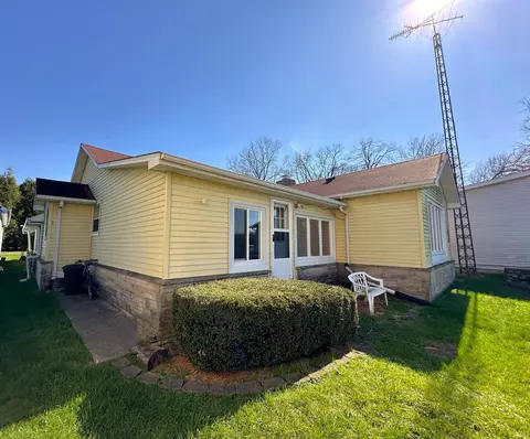 4863 Elmer Girtz Dr, Monticello, IN 47960