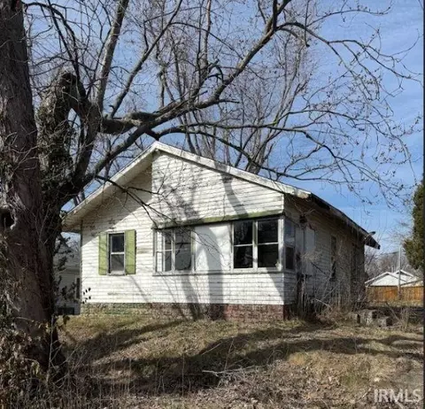 812 W 3rd St, Bicknell, IN 47512