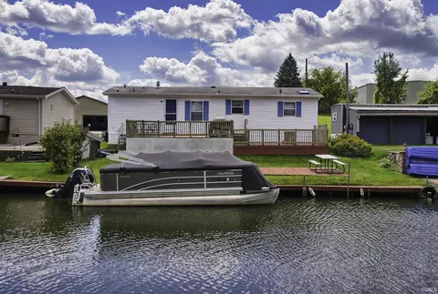 260 Lane 103 Crooked Lk, Angola, IN 46703